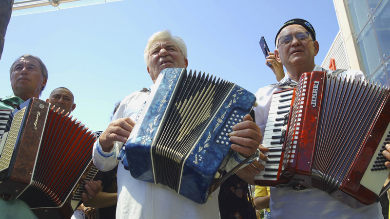 56個(gè)民族一起奔小康