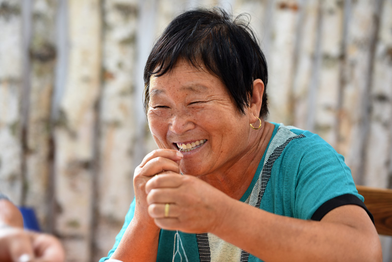 56個(gè)民族一起奔小康