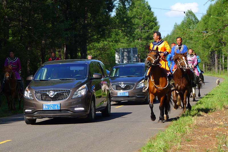 56個(gè)民族一起奔小康