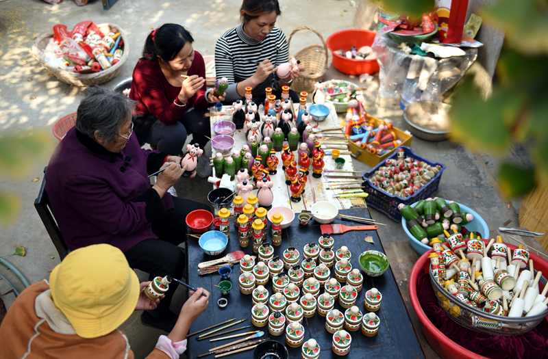 56個(gè)民族一起奔小康