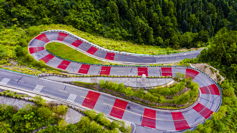 56個(gè)民族一起奔小康