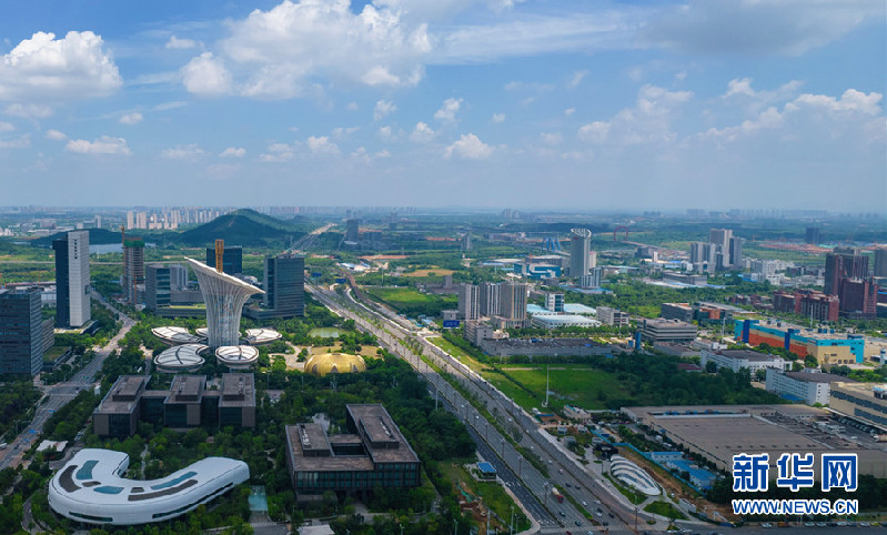 【“飛閱”中國(guó)】武漢光谷科創(chuàng)大走廊主軸亮相 串起萬(wàn)億級(jí)產(chǎn)業(yè)集群