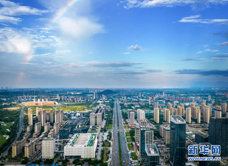 【“飛閱”中國(guó)】武漢光谷科創(chuàng)大走廊主軸亮相 串起萬(wàn)億級(jí)產(chǎn)業(yè)集群