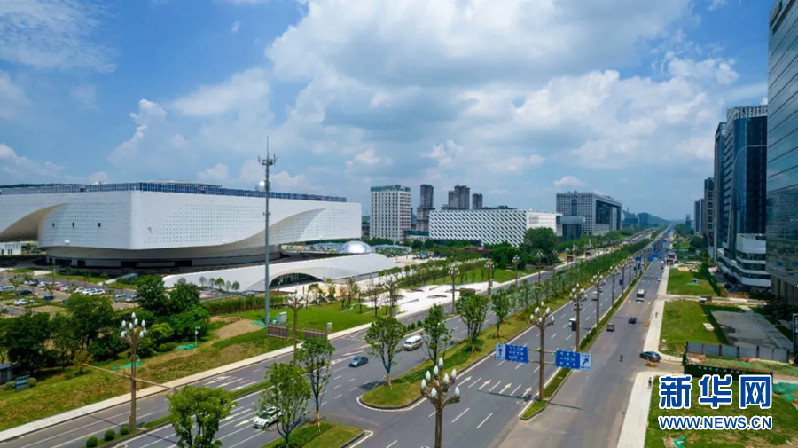 【“飛閱”中國(guó)】武漢光谷科創(chuàng)大走廊主軸亮相 串起萬(wàn)億級(jí)產(chǎn)業(yè)集群