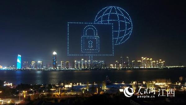 傳遞網(wǎng)絡(luò)安全常識 500架無人機(jī)贛江上空擺造型