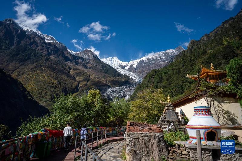 領(lǐng)略明永冰川