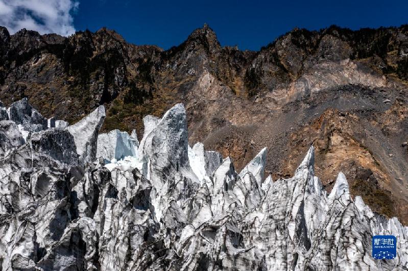 領(lǐng)略明永冰川