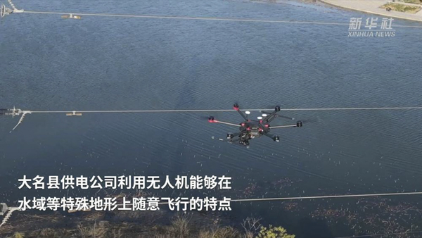 河北：多地?zé)o人機(jī)巡線常態(tài)化助力居民溫暖過冬