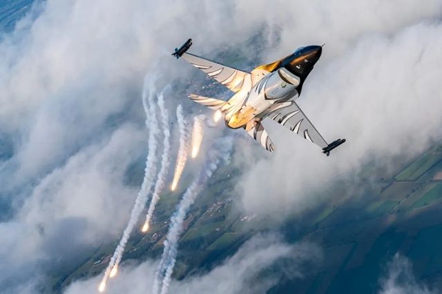 索尼微單：為速度而生，定格航空攝影之美