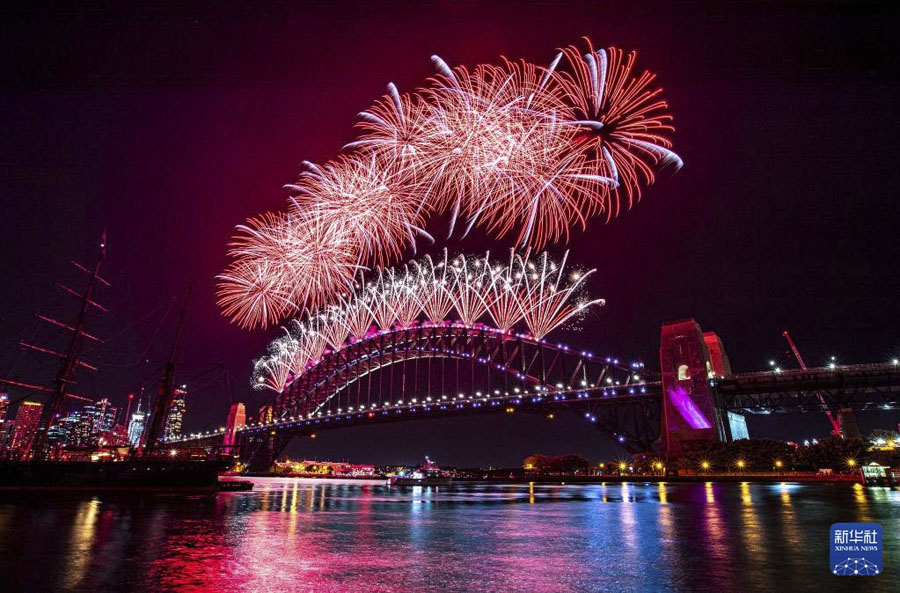 攝影鏡頭抓拍煙花迎新年