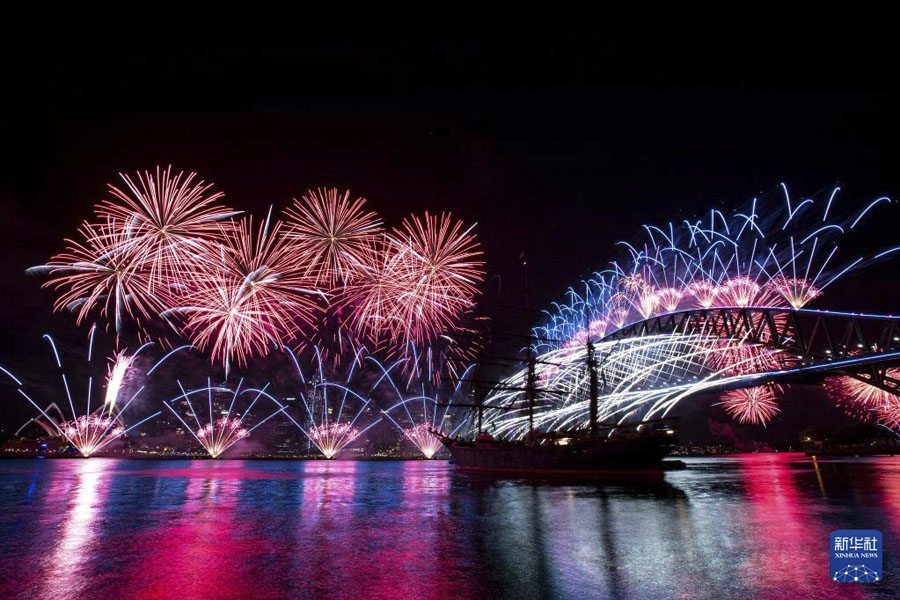 攝影鏡頭抓拍煙花迎新年