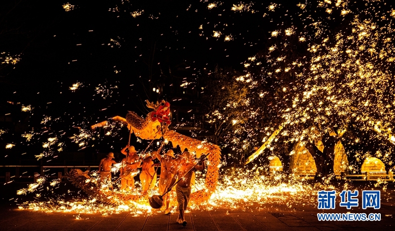 火龍燈舞：火樹銀花迸發(fā)的視覺盛宴