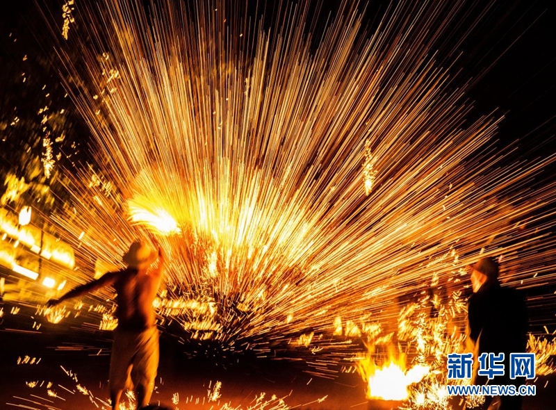 火龍燈舞：火樹銀花迸發(fā)的視覺盛宴