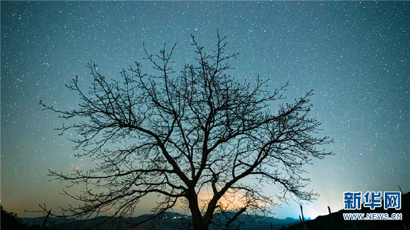 滿船清夢壓星河 賞云南撫仙湖壯美星軌
