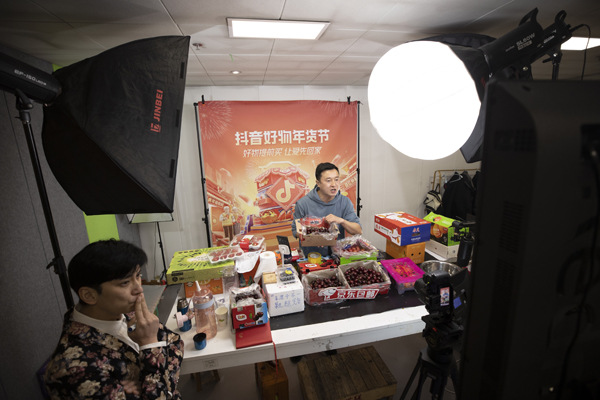 2022年旺旺杯“春節(jié)七天樂”新聞攝影征集活動定評會舉行