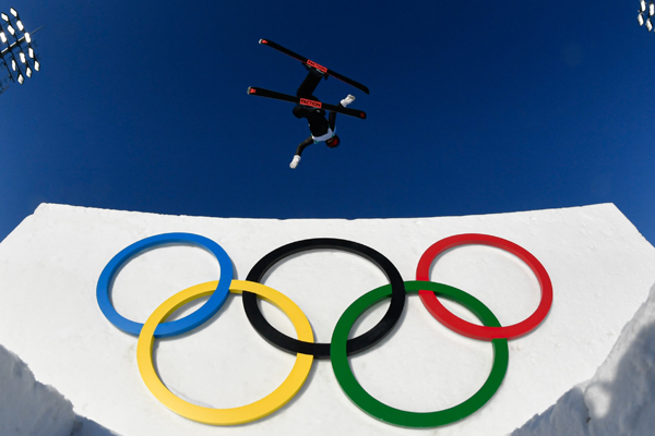 2022年旺旺杯“春節(jié)七天樂”新聞攝影征集活動定評會舉行