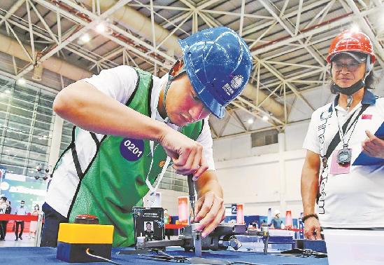 福建省首屆無人機(jī)操作員技能大賽在福州舉行