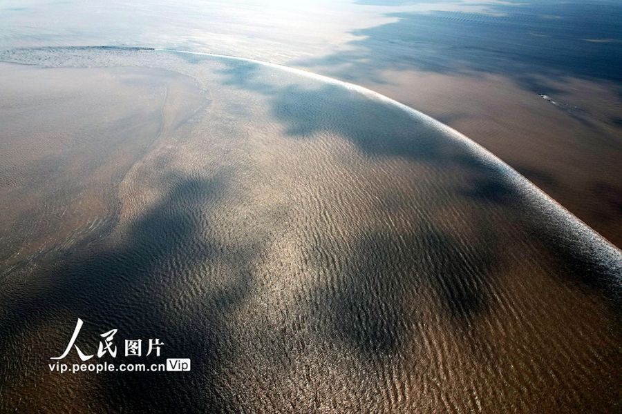浙江海寧：錢塘秋汛“交叉潮”