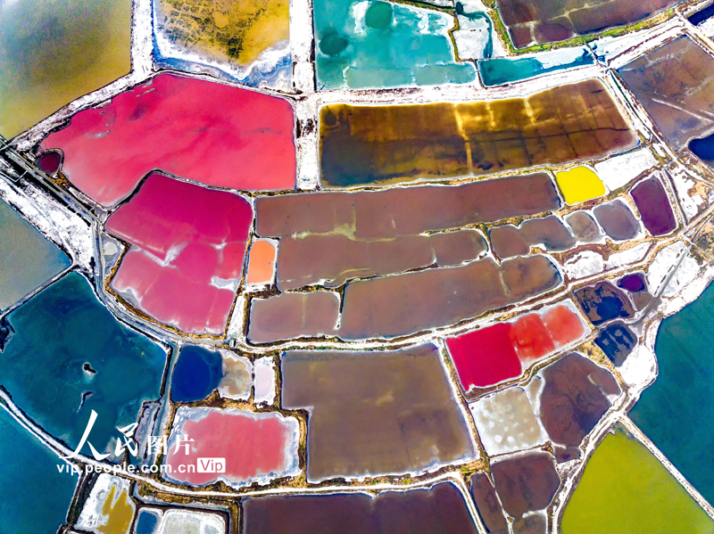 山西運城：鹽湖色彩斑斕