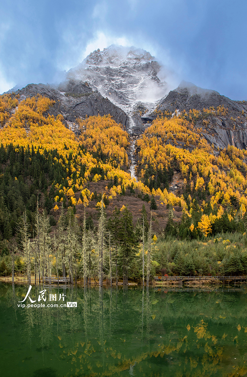 四姑娘山景區(qū)秋色如畫(huà)