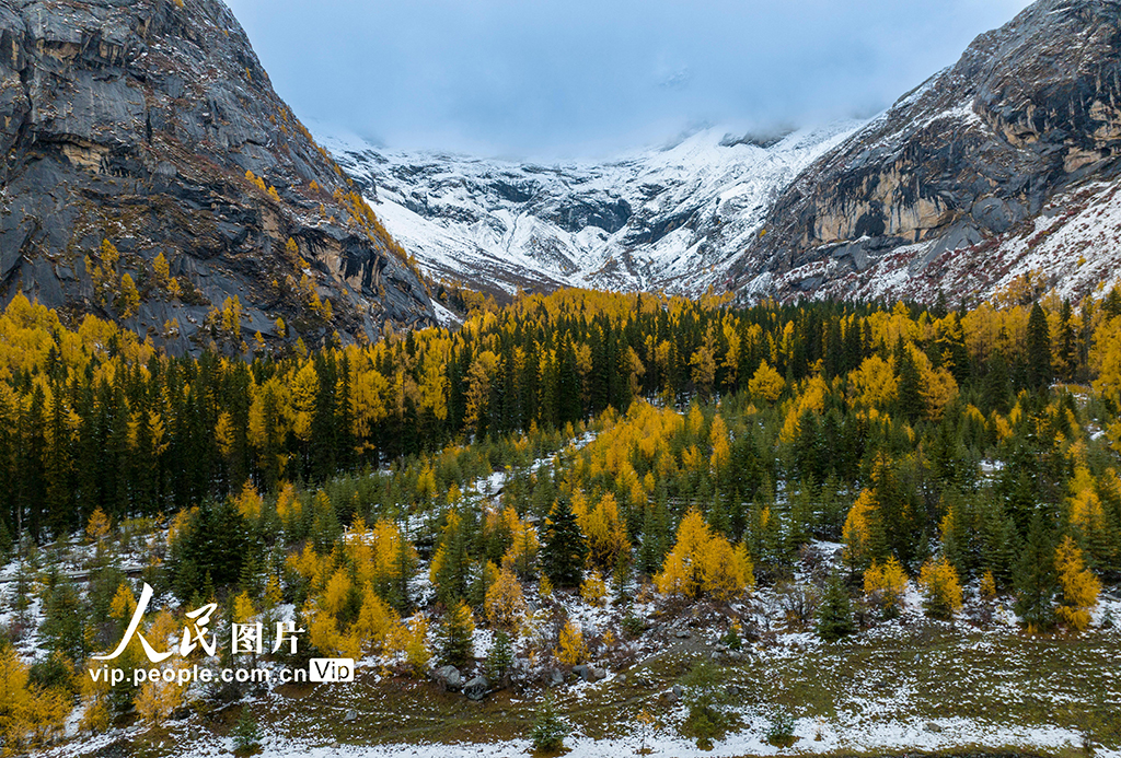 四姑娘山景區(qū)秋色如畫(huà)