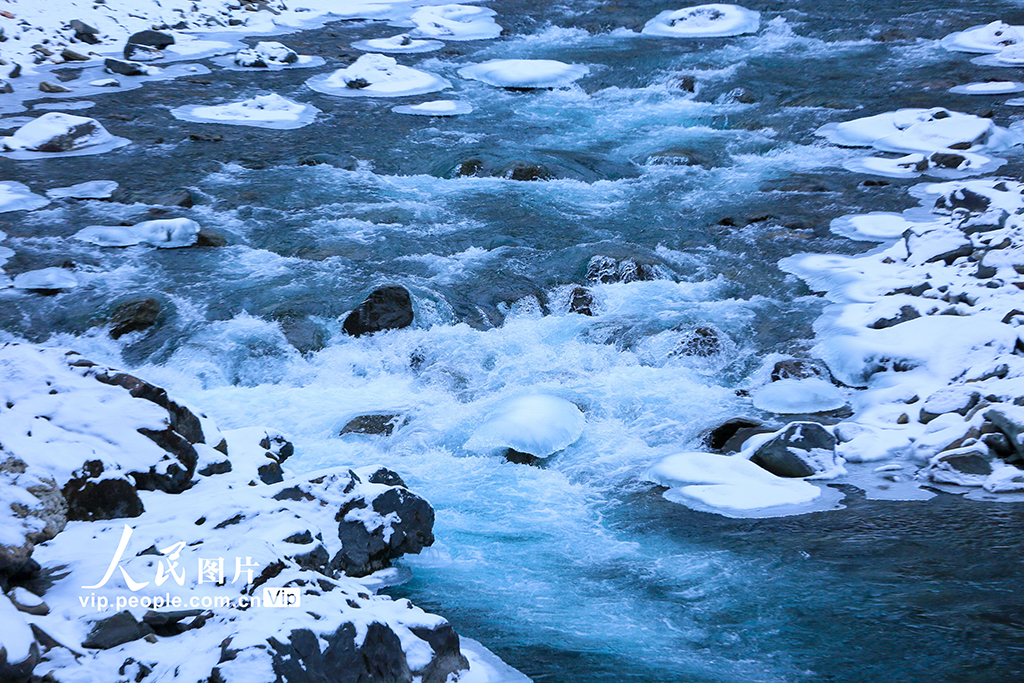 新疆呼圖壁：雪后山河 壯美如畫
