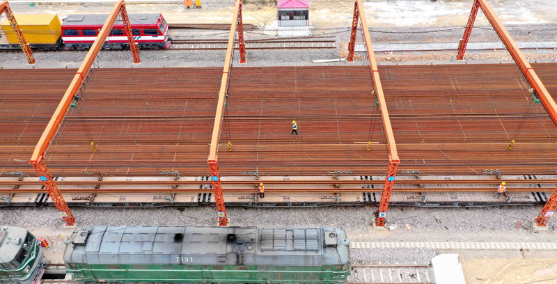 除夕，他們奮戰(zhàn)在貴南高鐵建設(shè)工地