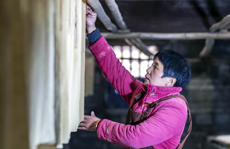 趕制年畫(huà)迎新春