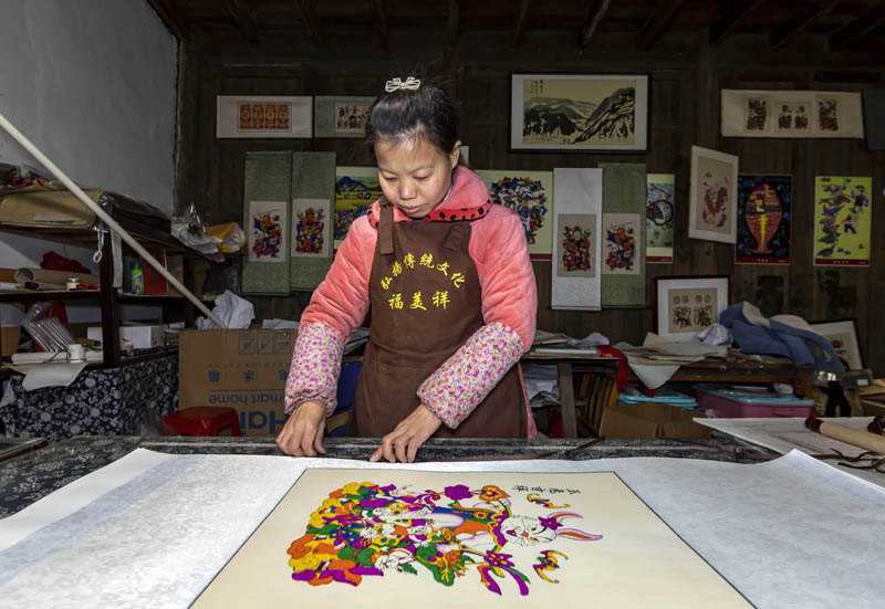 趕制年畫(huà)迎新春