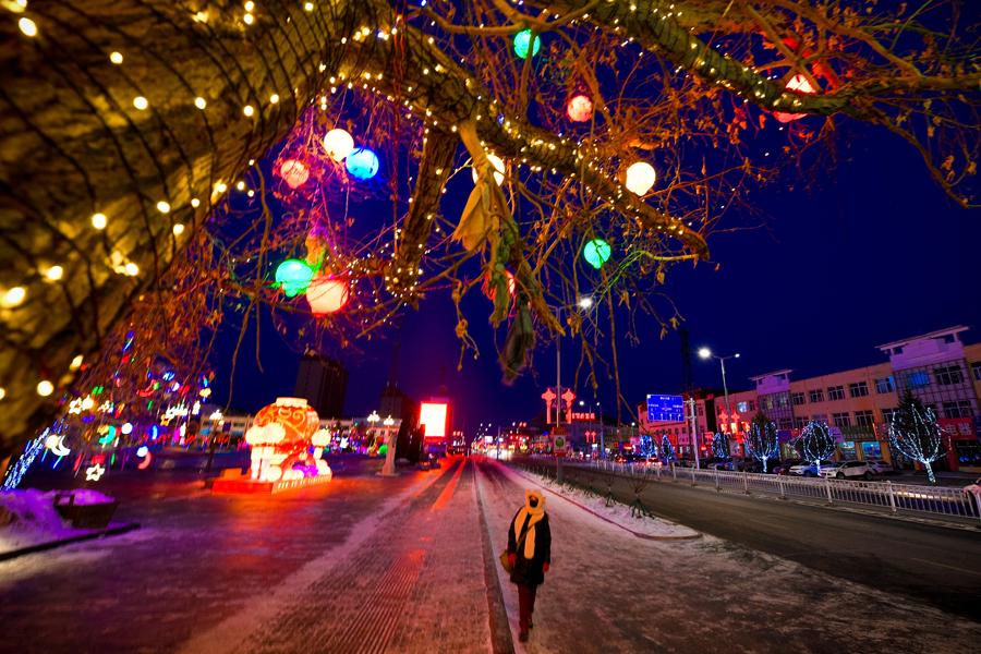 內(nèi)蒙古西烏旗：亮化迎新春 小鎮(zhèn)年味濃