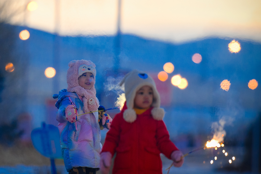 內(nèi)蒙古西烏旗：亮化迎新春 小鎮(zhèn)年味濃