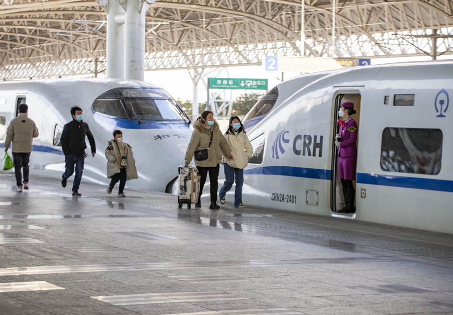 迎來(lái)春節(jié)返程客流高峰