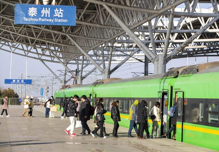 迎來(lái)春節(jié)返程客流高峰