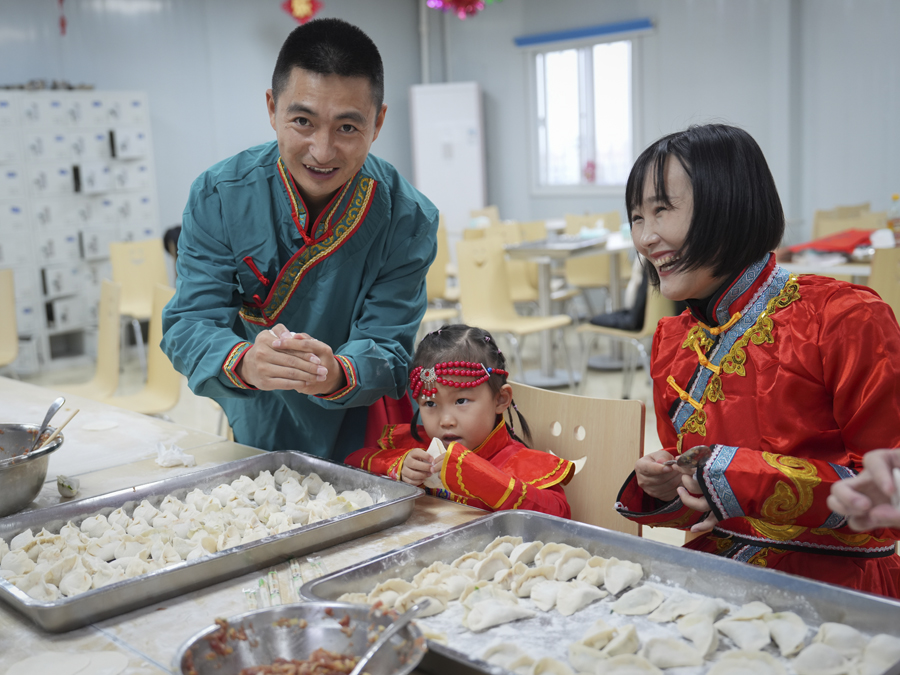 堅(jiān)守崗位的大橋建設(shè)者