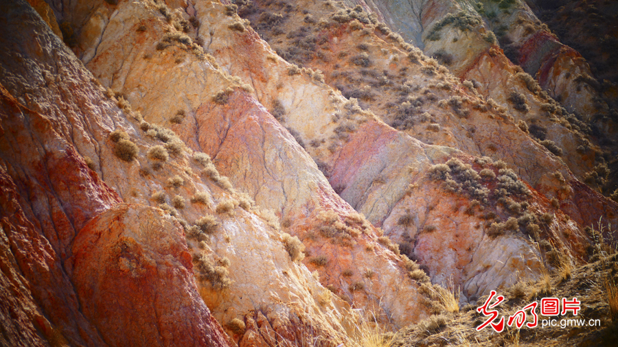 甘肅：探訪(fǎng)祁連山——高臺(tái)馬營(yíng)河大峽谷、小泉丹霞
