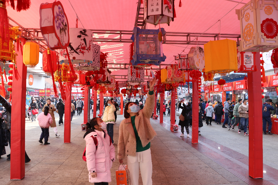 張燈結(jié)彩慶新春