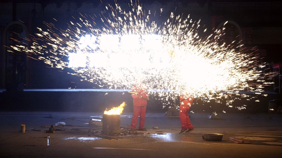 火樹(shù)銀花鬧元宵