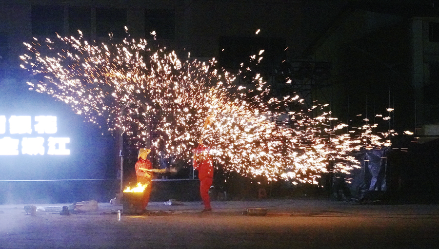 火樹(shù)銀花鬧元宵