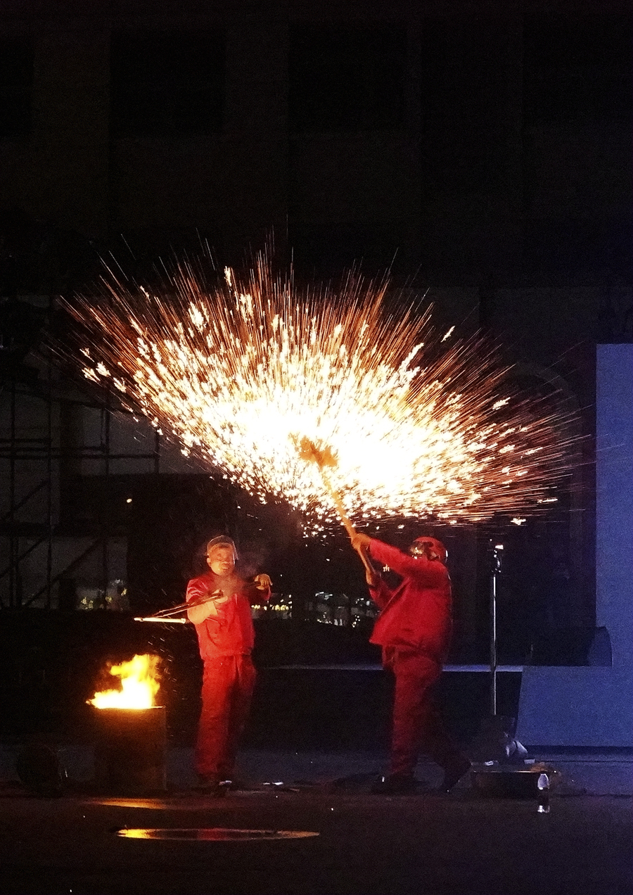 火樹(shù)銀花鬧元宵