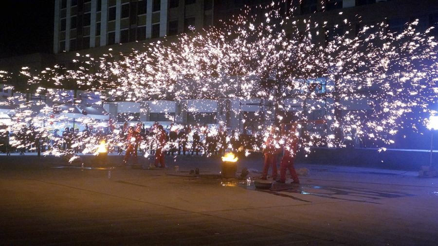 火樹(shù)銀花鬧元宵