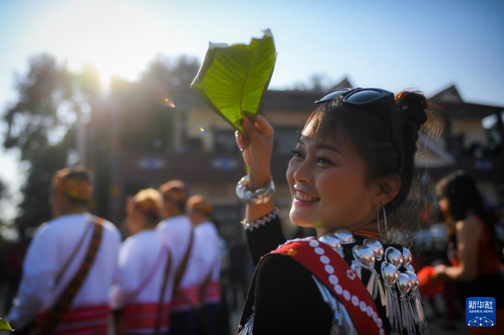 云南瑞麗舉行目瑙縱歌節(jié) 場面壯觀