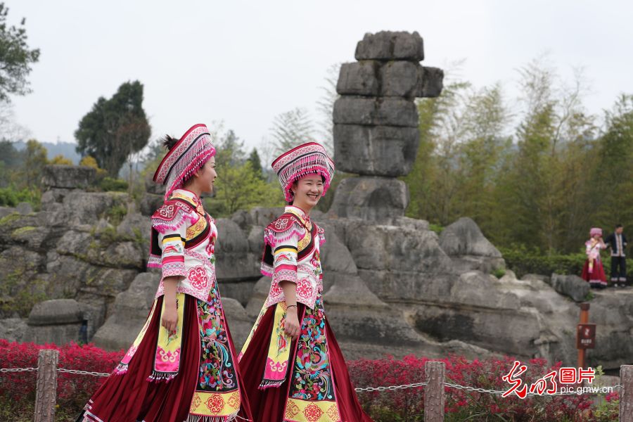 重慶萬盛：石林風光奇特 吸引游客參觀