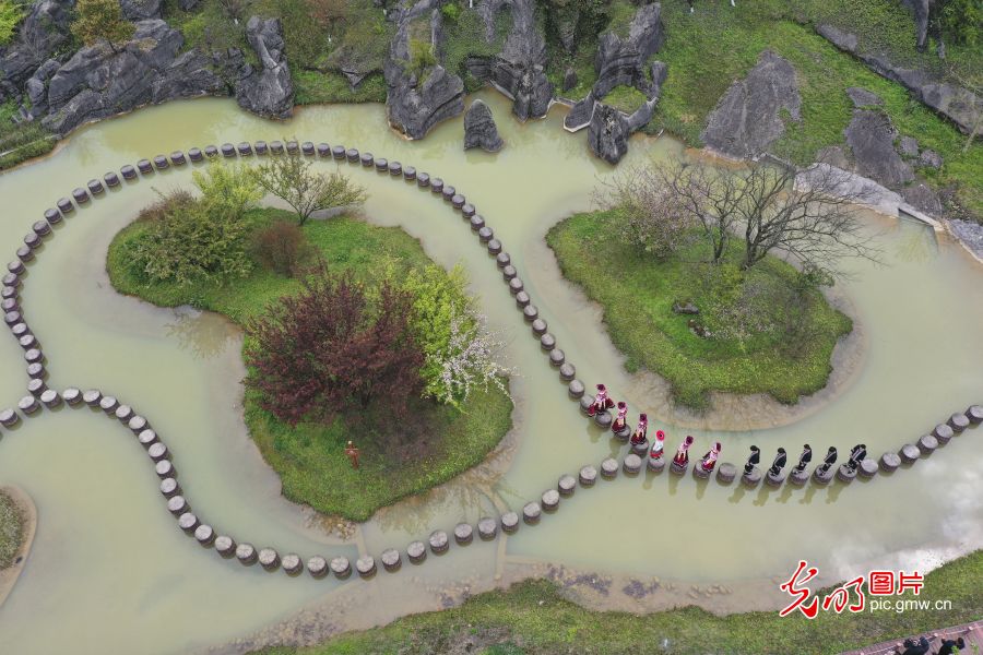 重慶萬盛：石林風光奇特 吸引游客參觀