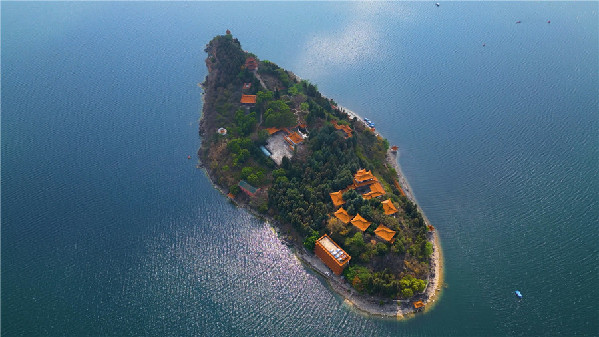 跟著水下無(wú)人機(jī)“探秘”云南撫仙湖！