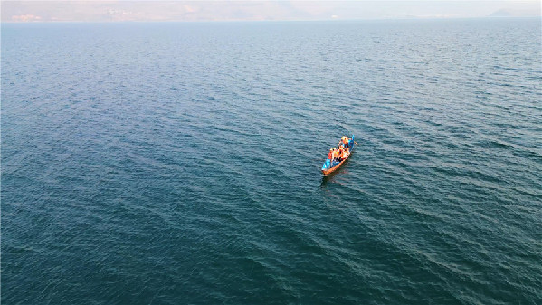 跟著水下無(wú)人機(jī)“探秘”云南撫仙湖！