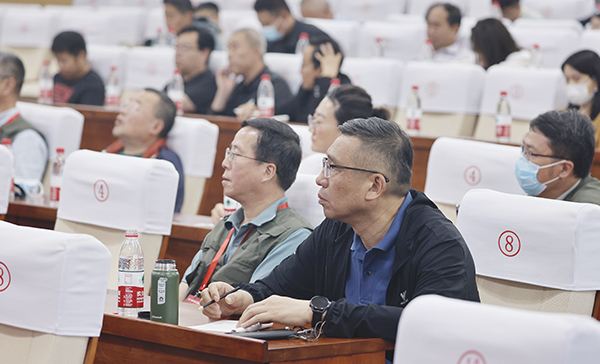 《新聞攝影的時(shí)代責(zé)任》高峰論壇開講