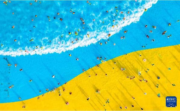 戲水消暑 感受攝影構(gòu)圖魅力