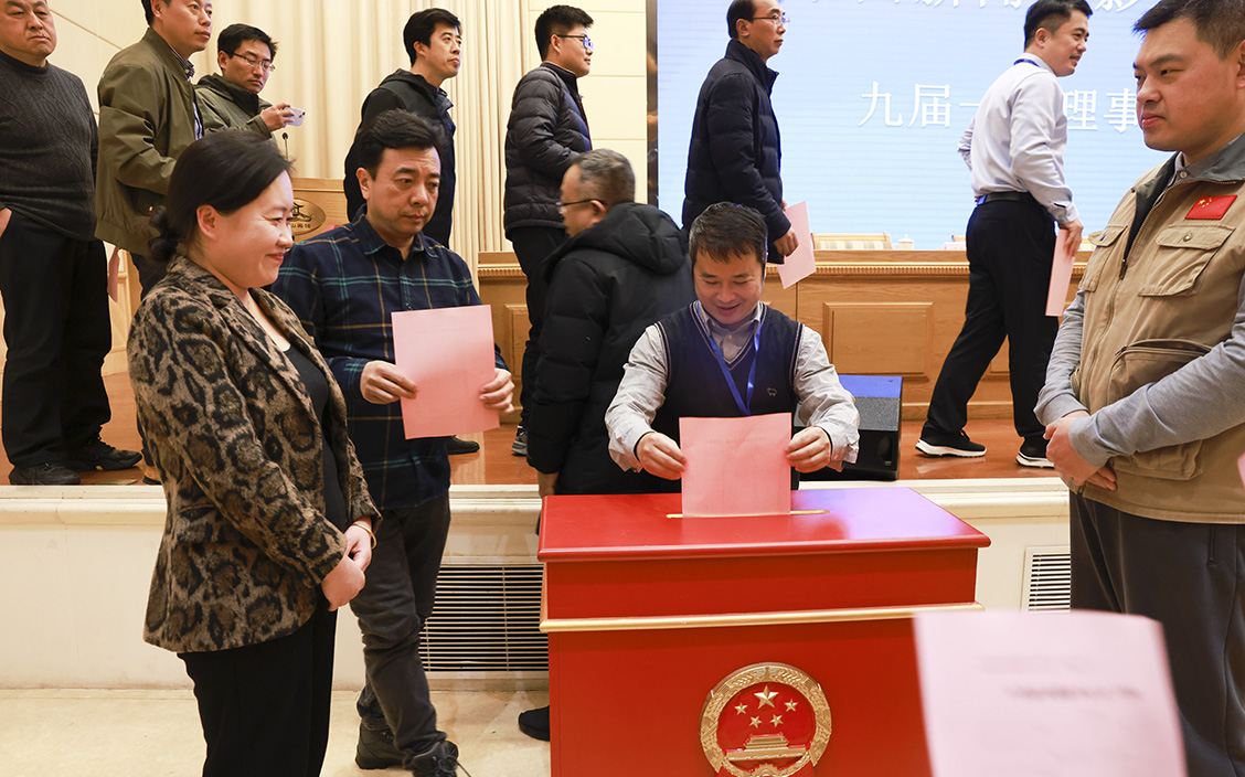 中國新聞攝影學(xué)會選舉產(chǎn)生新一屆領(lǐng)導(dǎo)班子