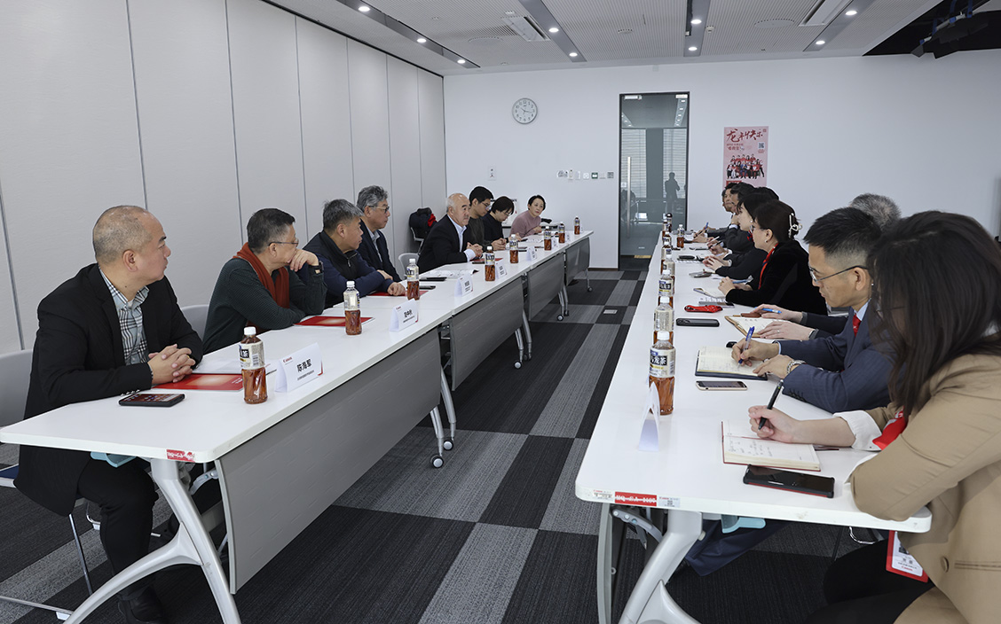 學(xué)會在京領(lǐng)導(dǎo)春節(jié)前拜訪三家攝影器材商