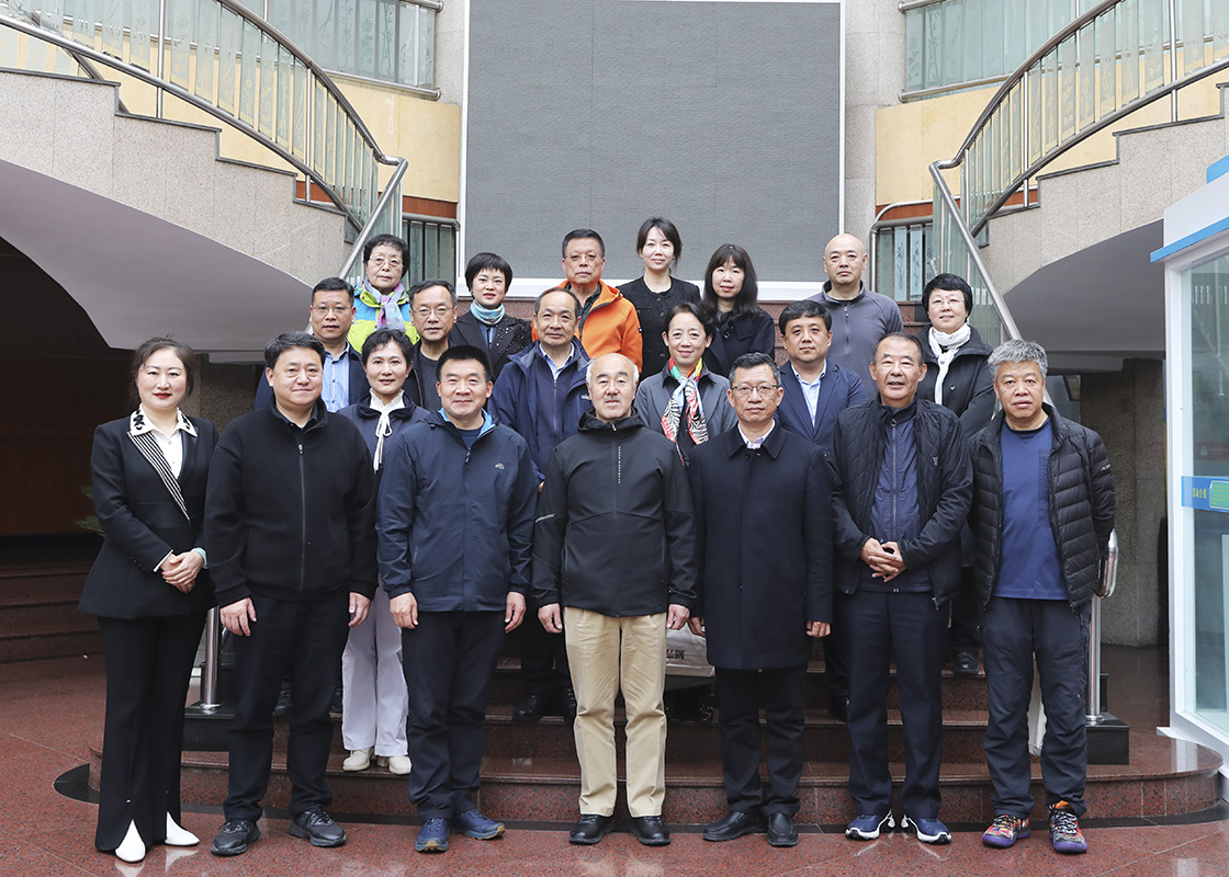 中國新聞攝影學(xué)會領(lǐng)導(dǎo)赴人民攝影報社考察調(diào)研